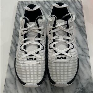 Nike Witness VII basketball sneaker